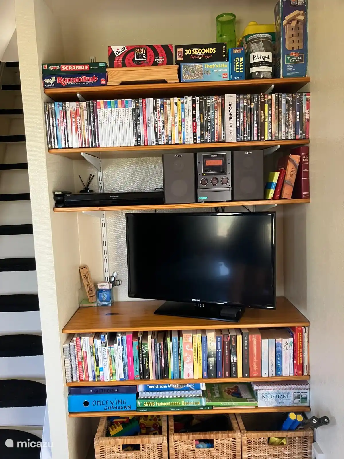 Geniet van de aanwezige speelgoed, spelletjes, boeken, radio, televisie, dvd-speler en dvd's.