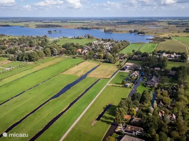 Oasis Giethoorn en Países Bajos, Overijssel, Giethoorn - casa rural / cabaña Desde el aire.