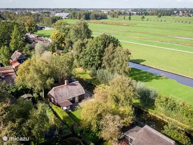 Oasis Giethoorn en Países Bajos, Overijssel, Giethoorn - casa rural / cabaña Desde el aire.