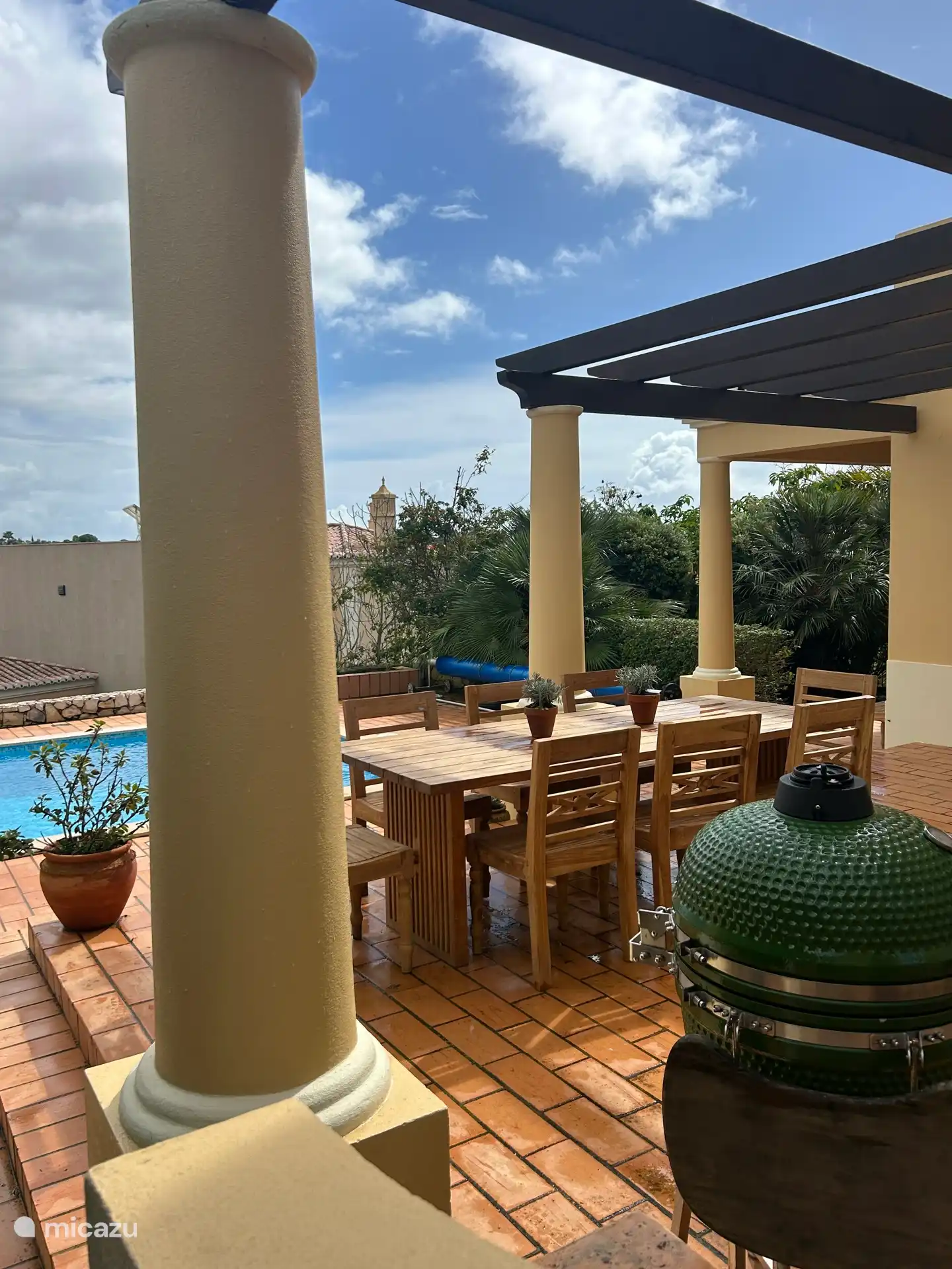 Terras met big green egg