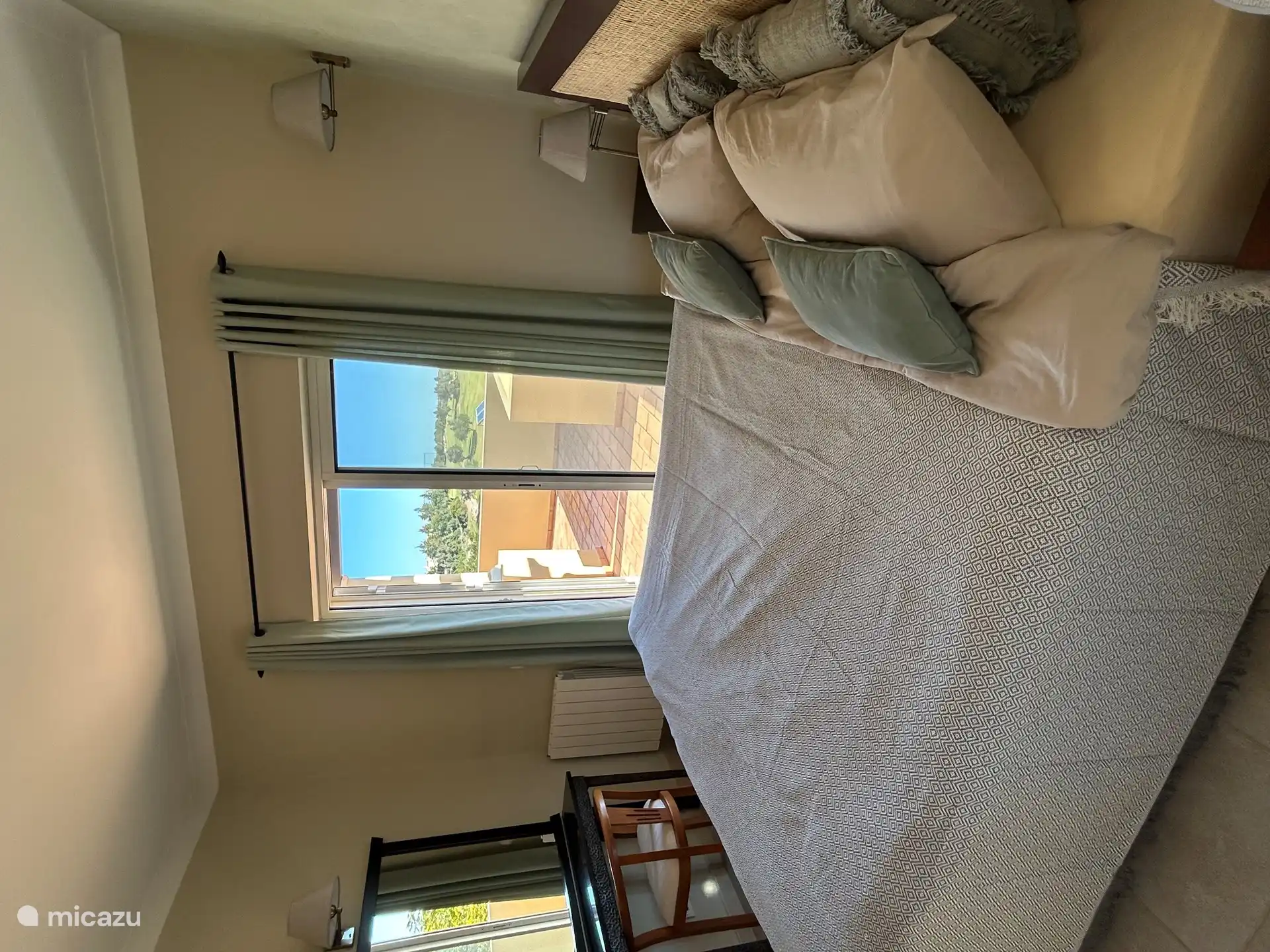 Bedroom 4 with balcony