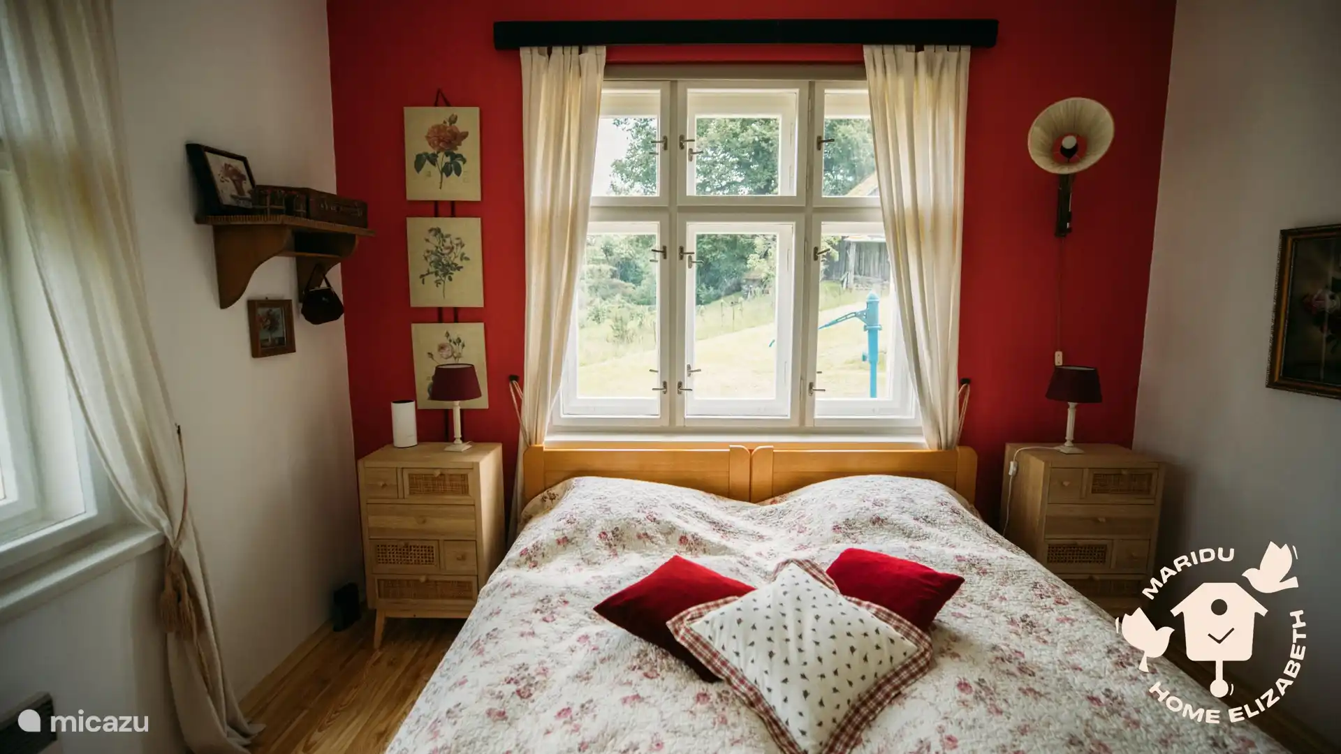 Wachen Sie mit einem Blick auf die tschechische Landschaft auf, umgeben von warmen Farben und Vintage-Details.