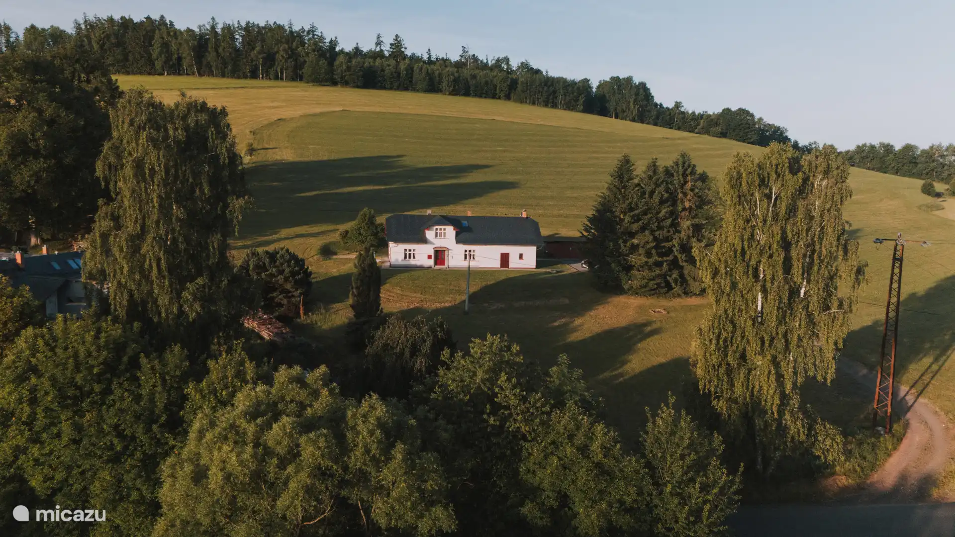 Ferienhaus mit Panoramablick in der Tschechischen Republik, umgeben von viel Grün und umgeben von Hügeln und Ruhe.