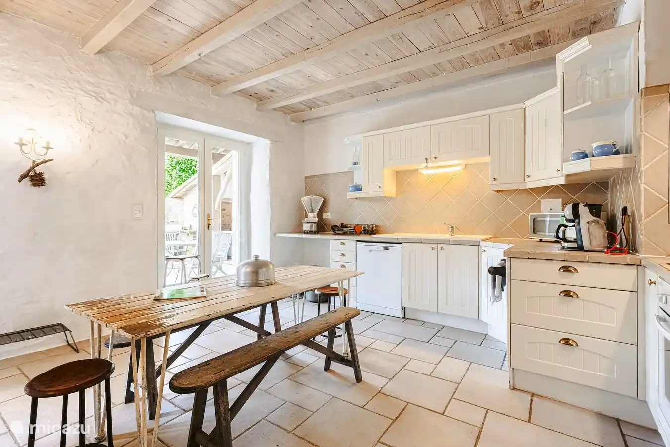 Große, komfortable Küche mit Essbereich 