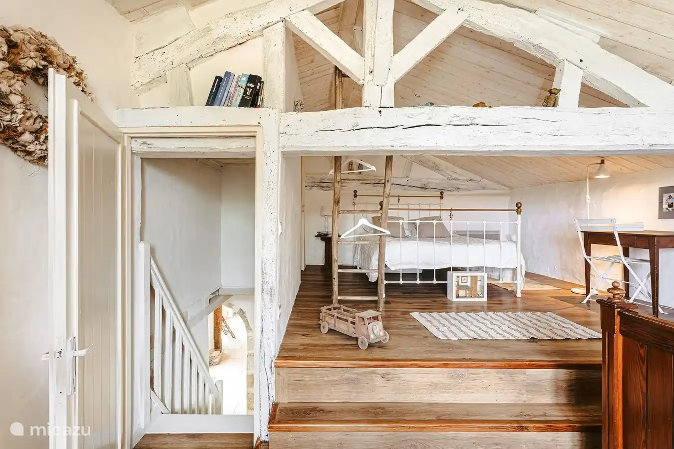 Gemütliches Schlafen unter Dach. Privates Bad und WC