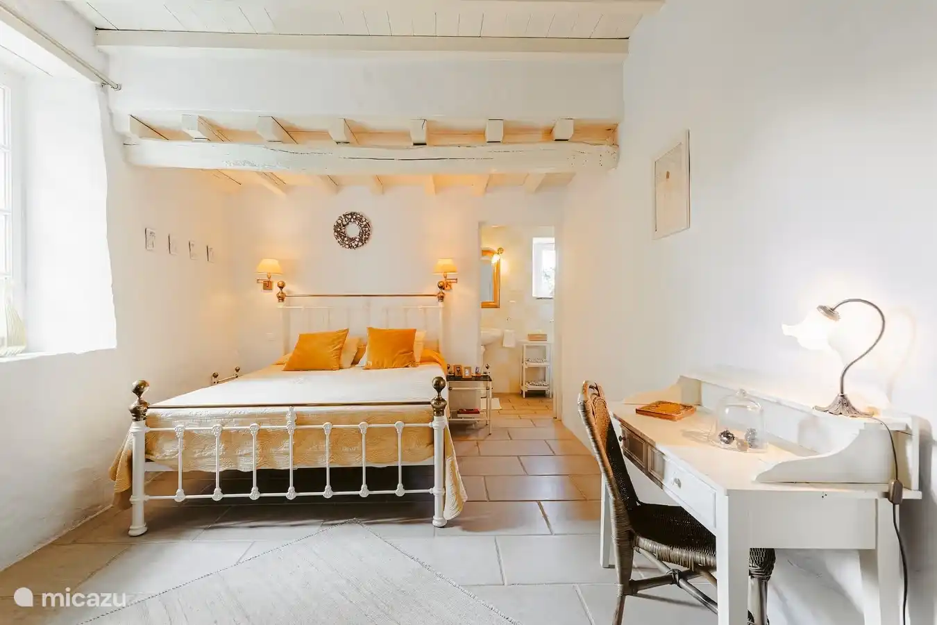 Ein gemütliches Schlafzimmer mit Bad/Dusche und WC