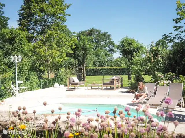 Logis La Tour - Orangerie huren in Frankrijk, Vendée, Fontenay - gîte / cottage Het zwembad ligt in een grote omheinde tuin
