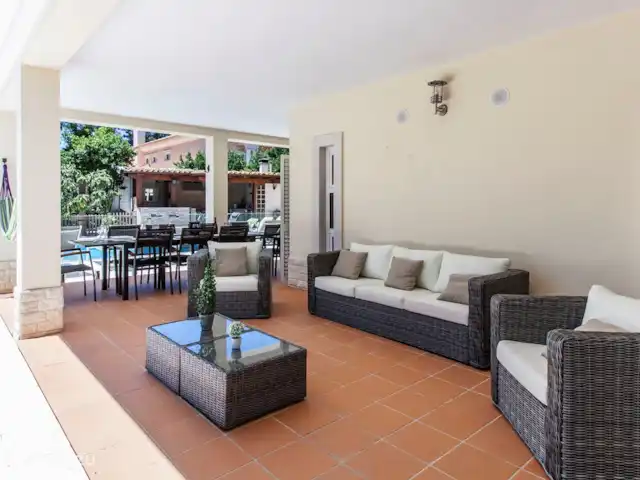 Villa Verdi en Portugal, Costa de Lisboa, Aroeira - villa Salón afuera