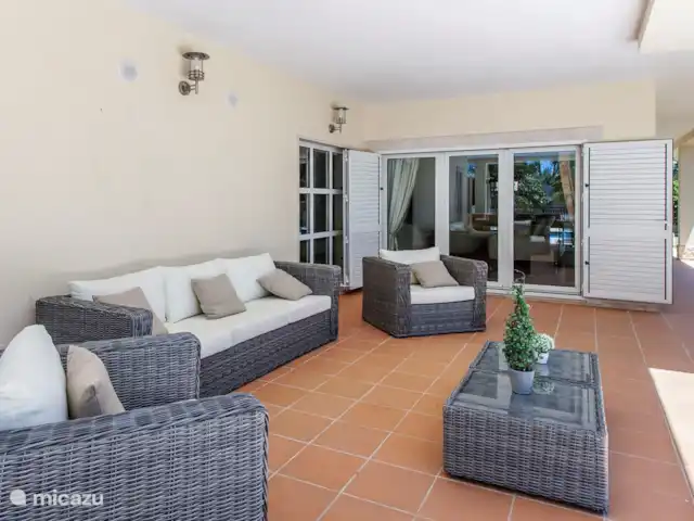 Villa Verdi en Portugal, Costa de Lisboa, Aroeira - villa Salón afuera