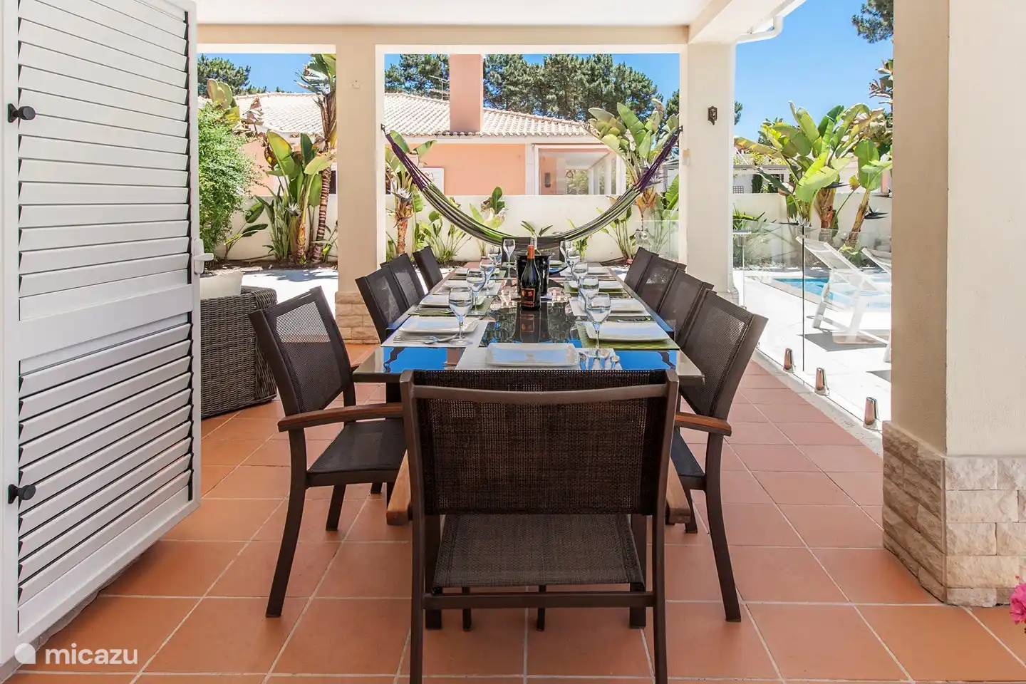 Table à manger à l'extérieur