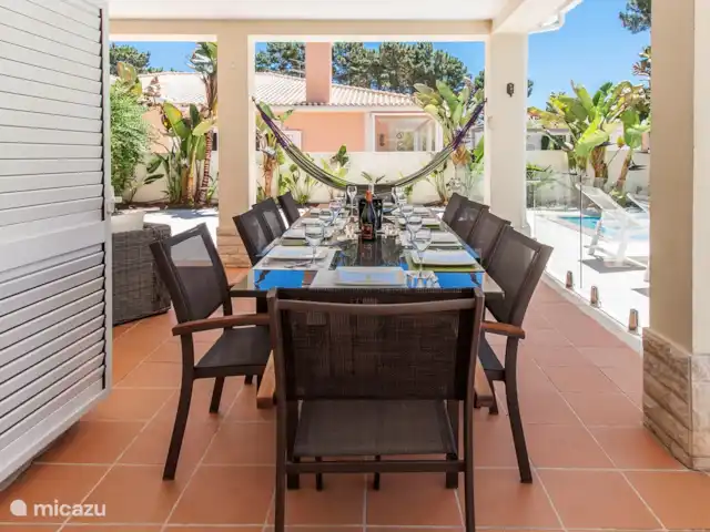 Villa Verdi en Portugal, Costa de Lisboa, Aroeira - villa Mesa de comedor afuera