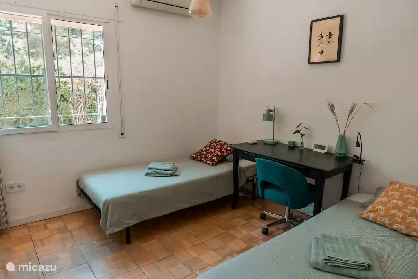 Bedroom 3 with two 90x200cm beds, fan and air-conditioning.