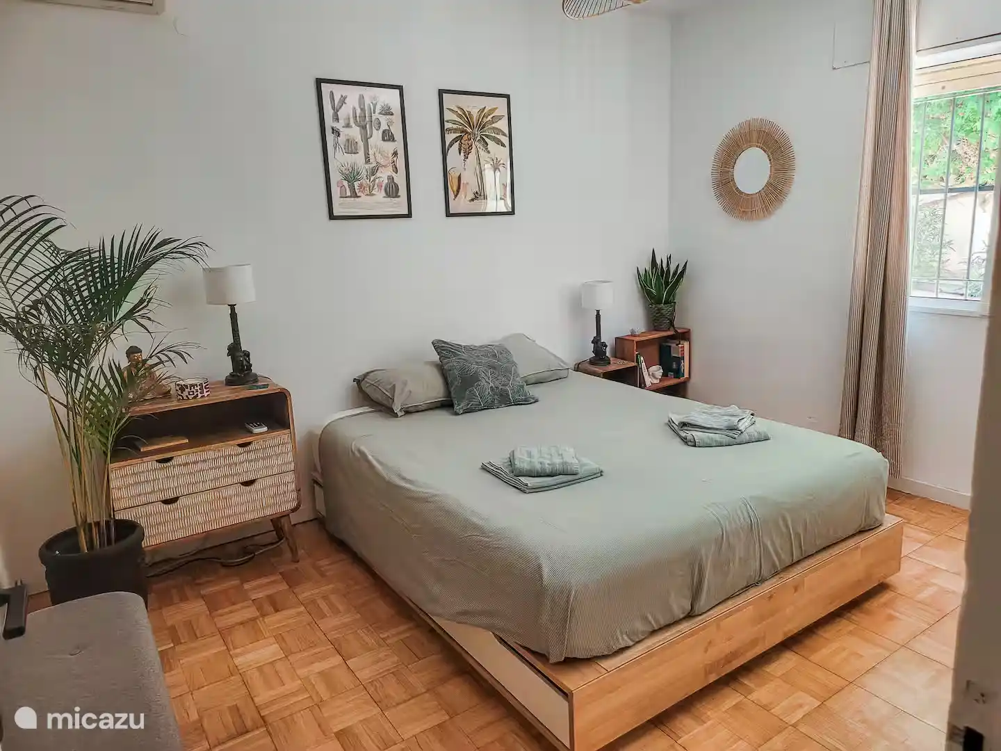Bedroom 2 with 160x200cm bed, fan and air-conditioning.