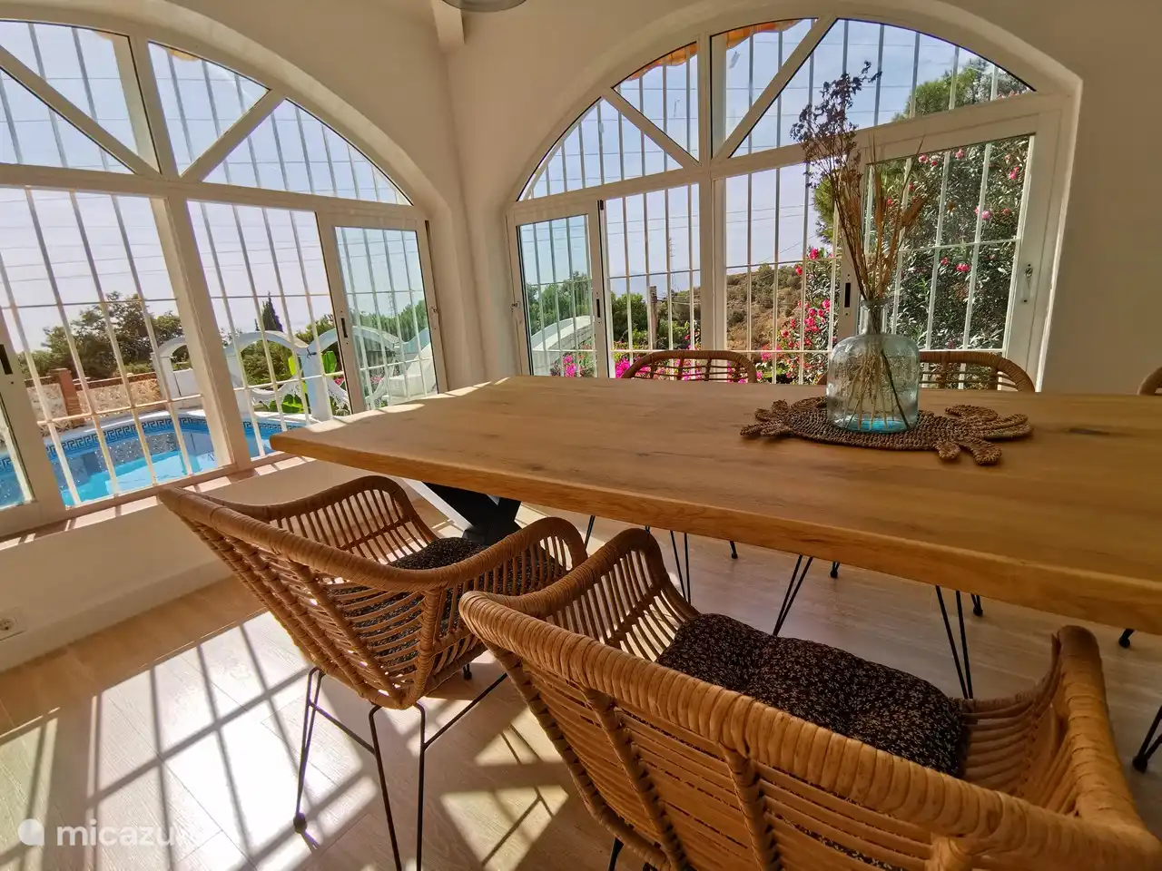 A wonderful place to work, read or wake up with a sea view.