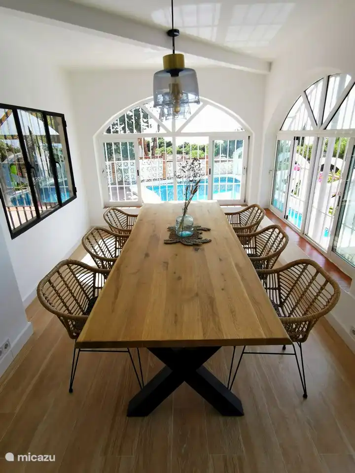 Large table ideal for working or playing games