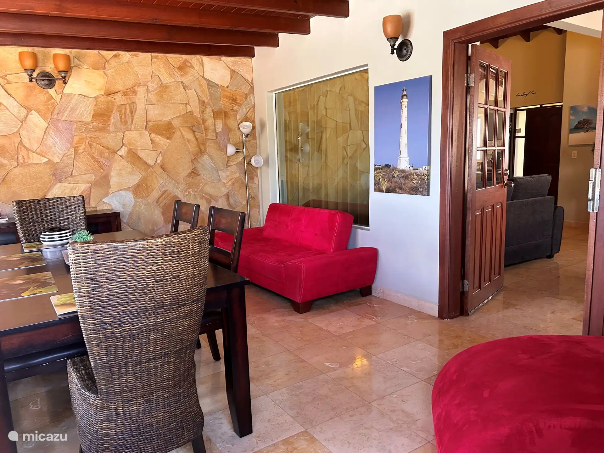 Esszimmer mit zusätzlicher Schlafcouch 