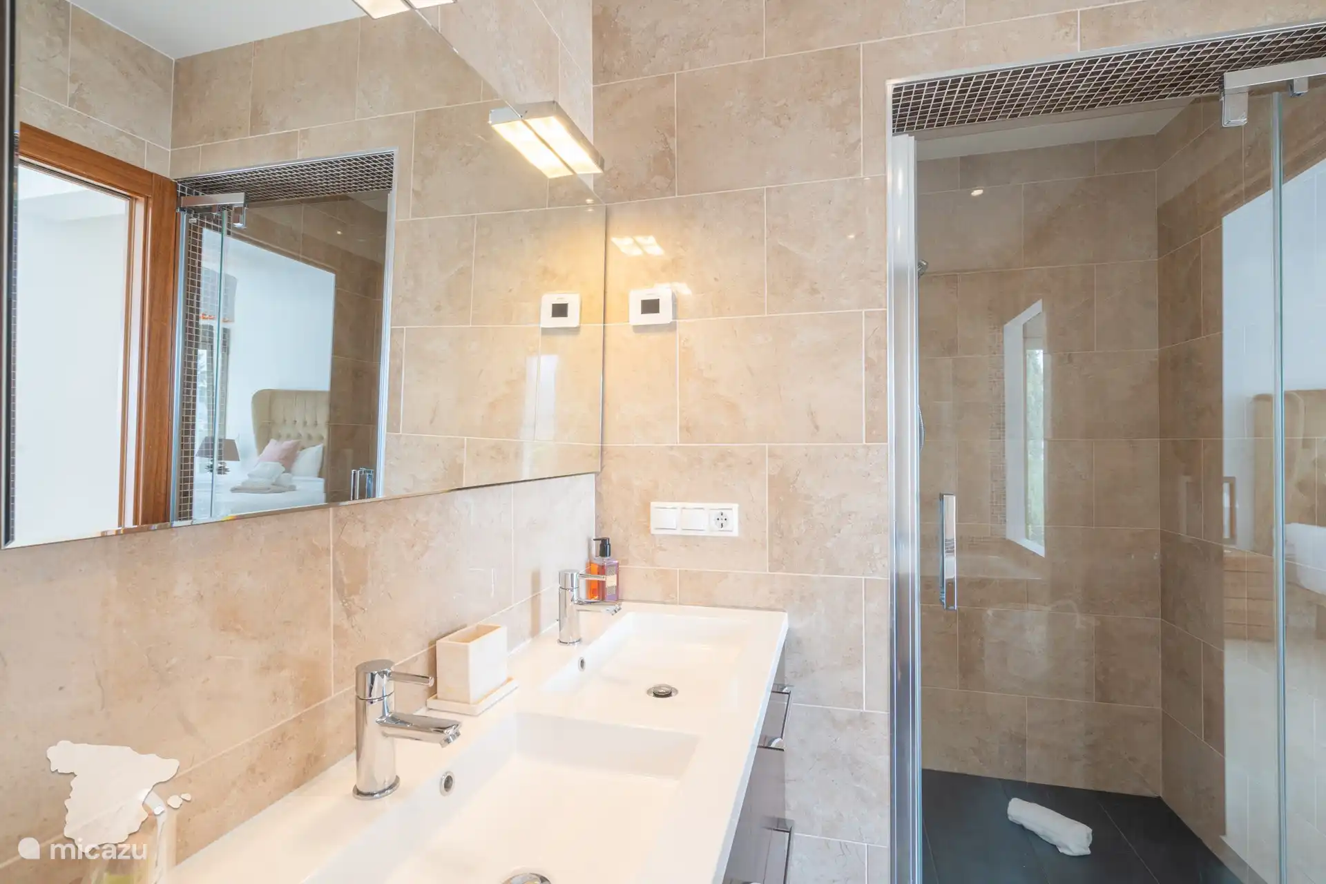 Salle de bain 1 - attenante - en bas