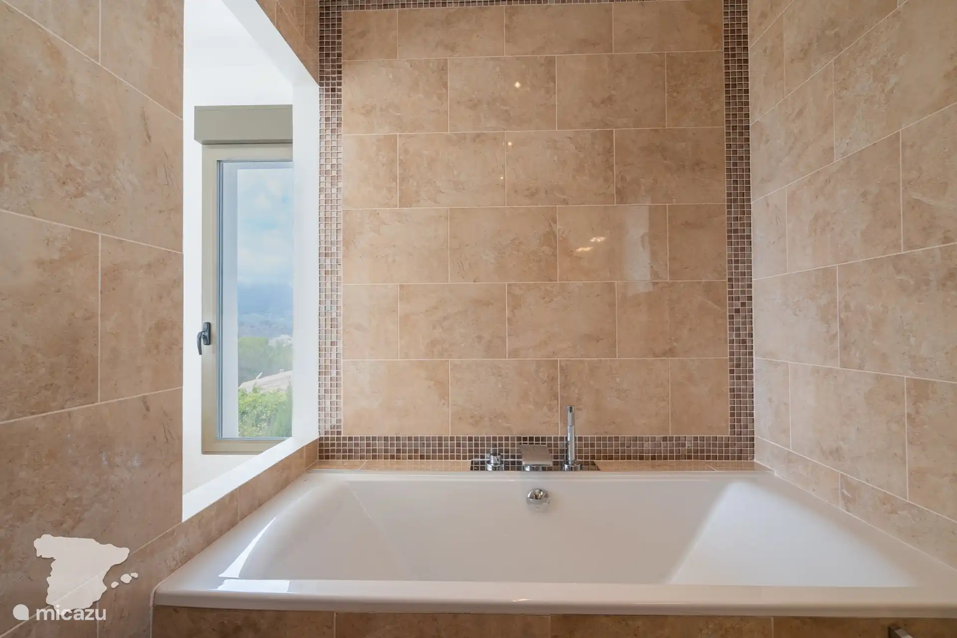 Salle de bain 2 - attenante - à l'étage