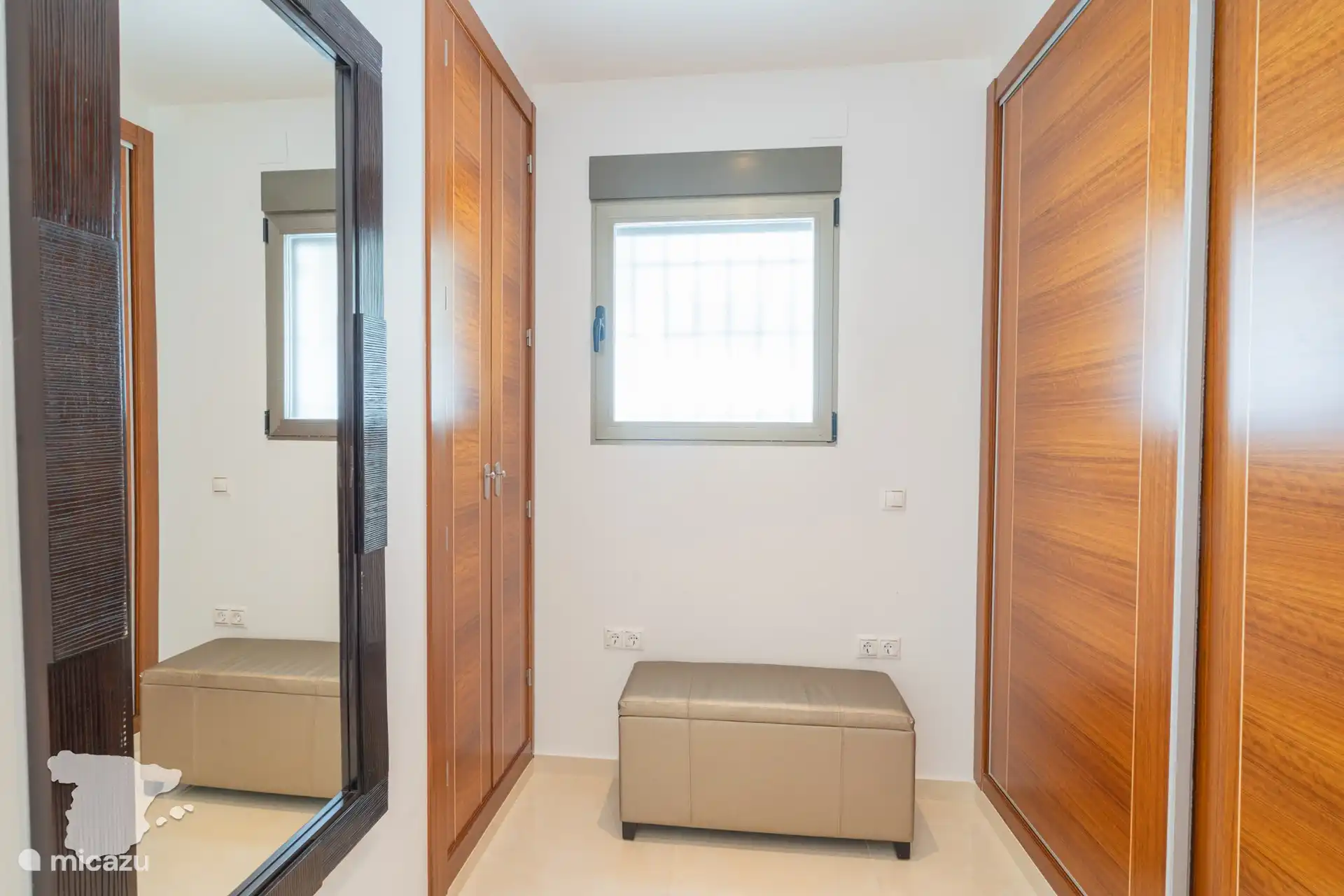 Dressing dans la chambre 2