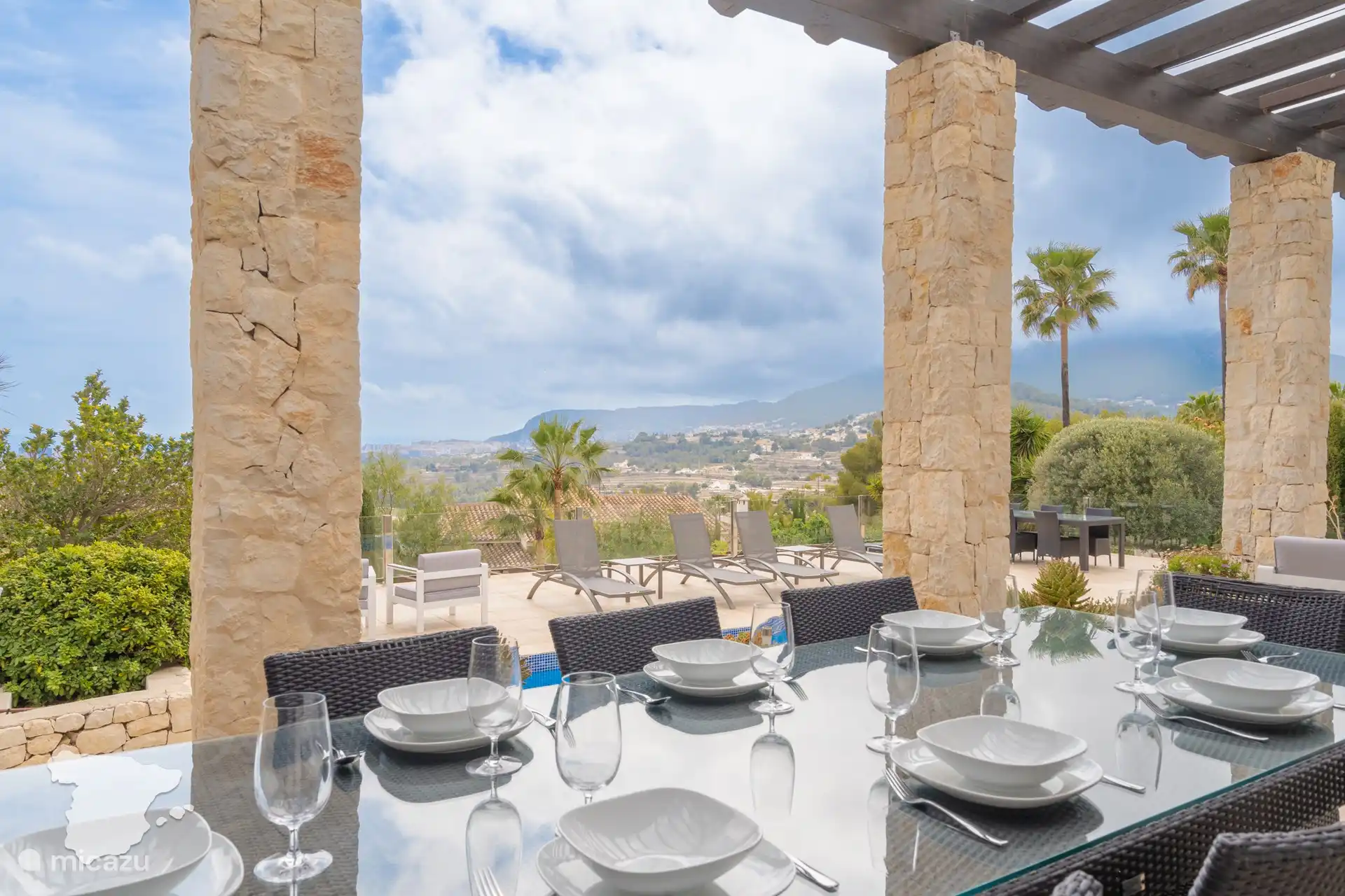 Coin repas extérieur