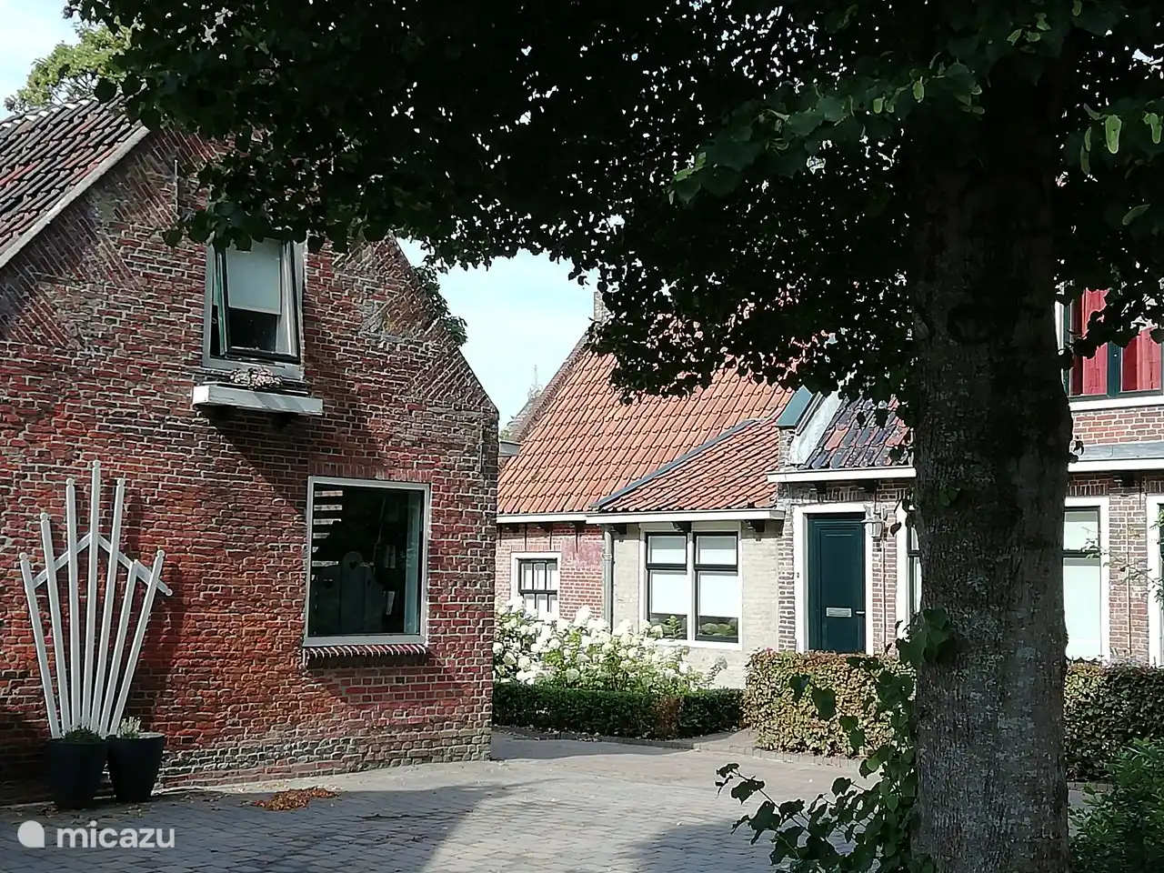 Schauen Sie von der Lytse Loane zum Haus durch