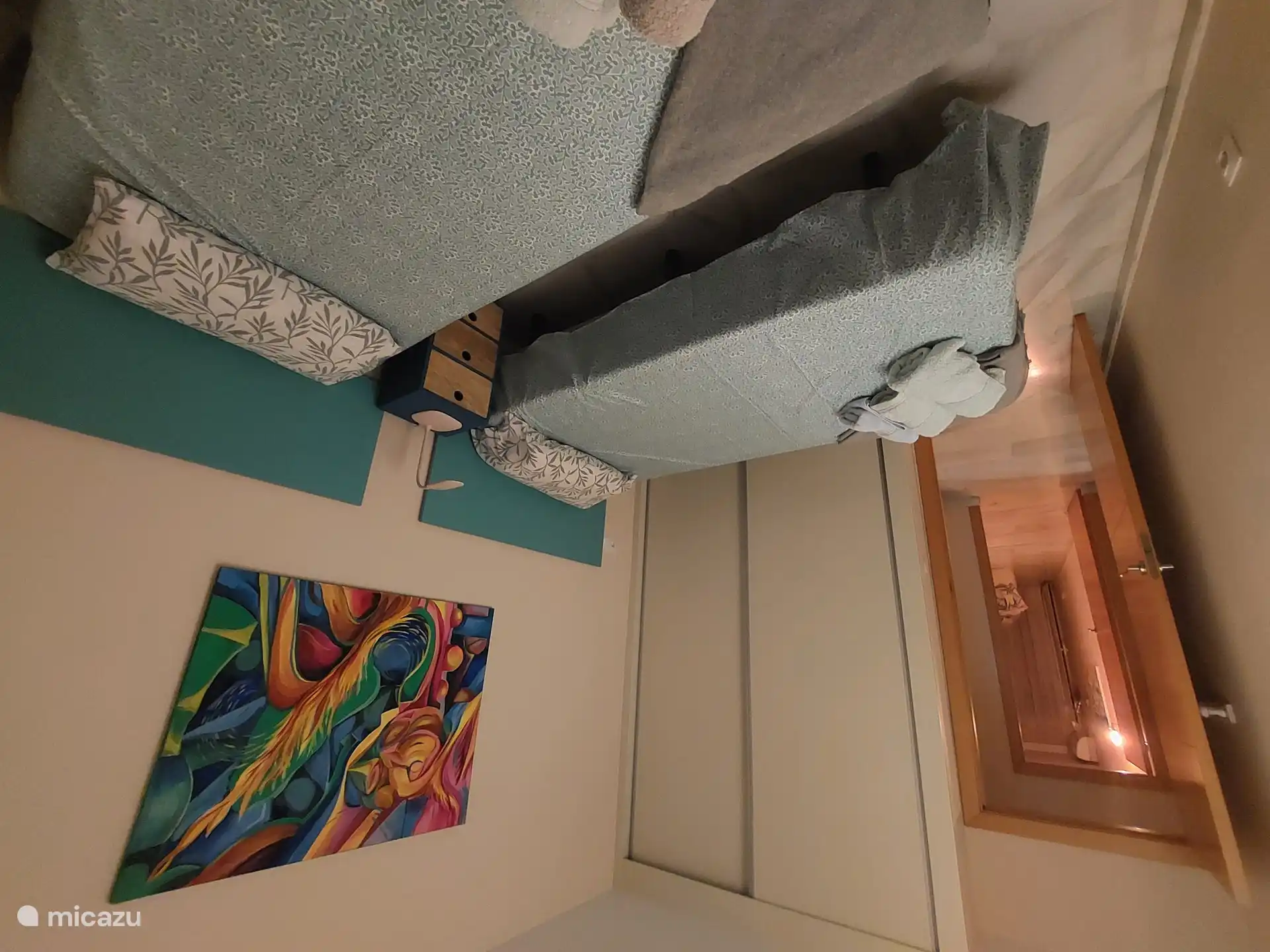 Schlafzimmer mit 2 Betten von 90x190cm