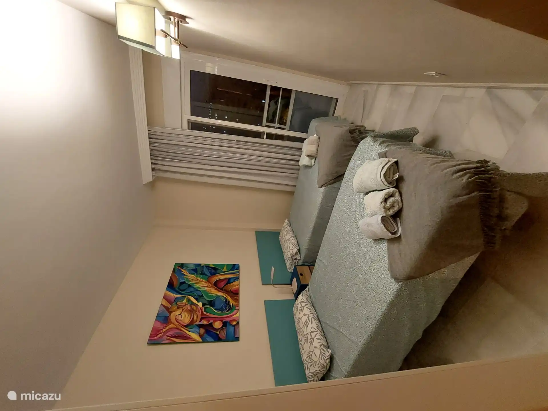 Schlafzimmer mit 2 Betten von 90x190cm