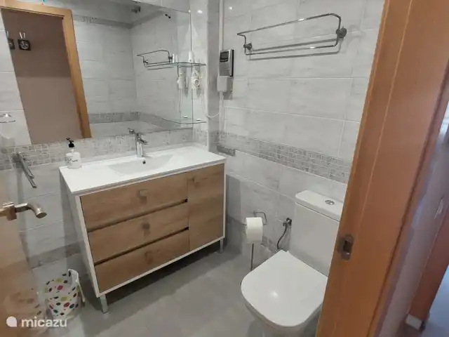 Benalmadena Penthouse ALL-IN | Espagne, Costa del Sol, Benalmádena - appartement Salle de bain avec baignoire et WC