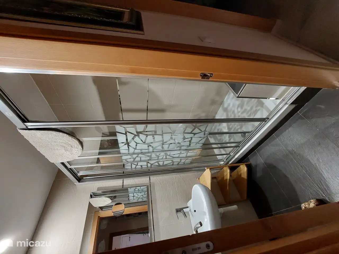 Badezimmer mit Dusche