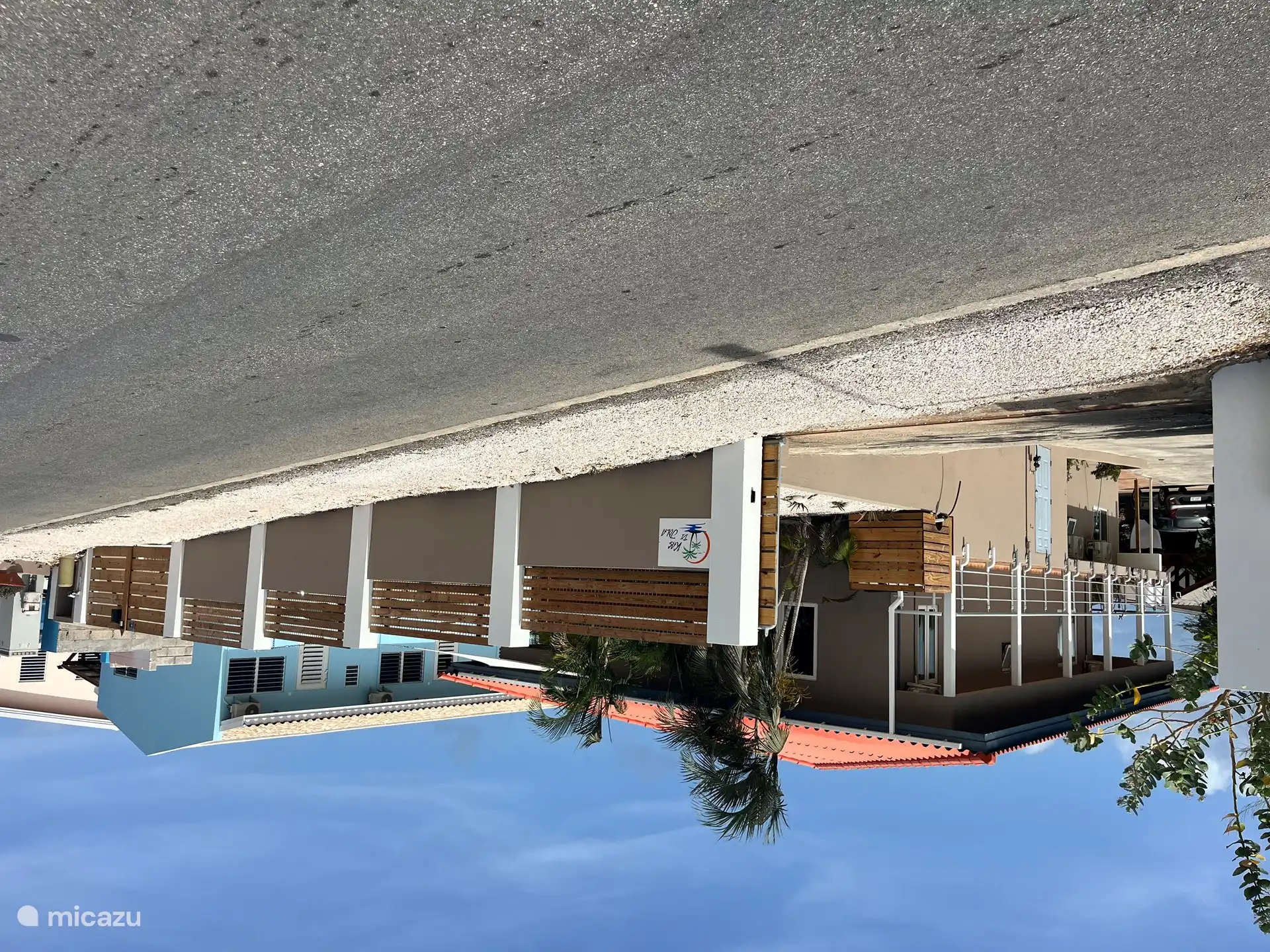 Kas di Jola in Curaçao, Banda Ariba (Ost), Jan Thiel - Appartement