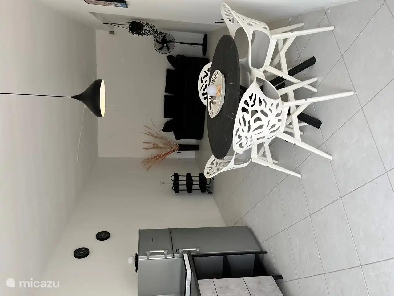 Kas di Jola in Curaçao, Banda Ariba (Ost), Jan Thiel - Appartement