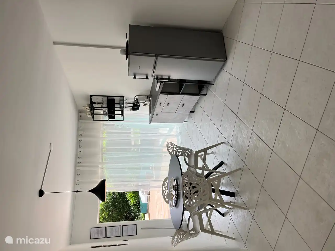 Kas di Jola in Curaçao, Banda Ariba (Ost), Jan Thiel - Appartement