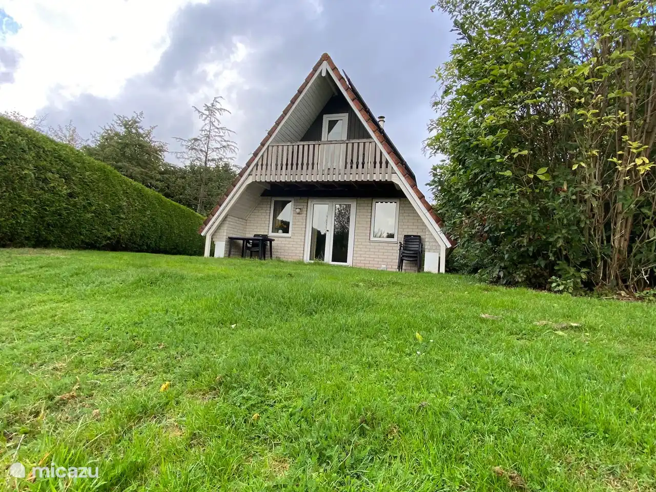 Die Rückseite des Ferienhauses auf der Gartenseite