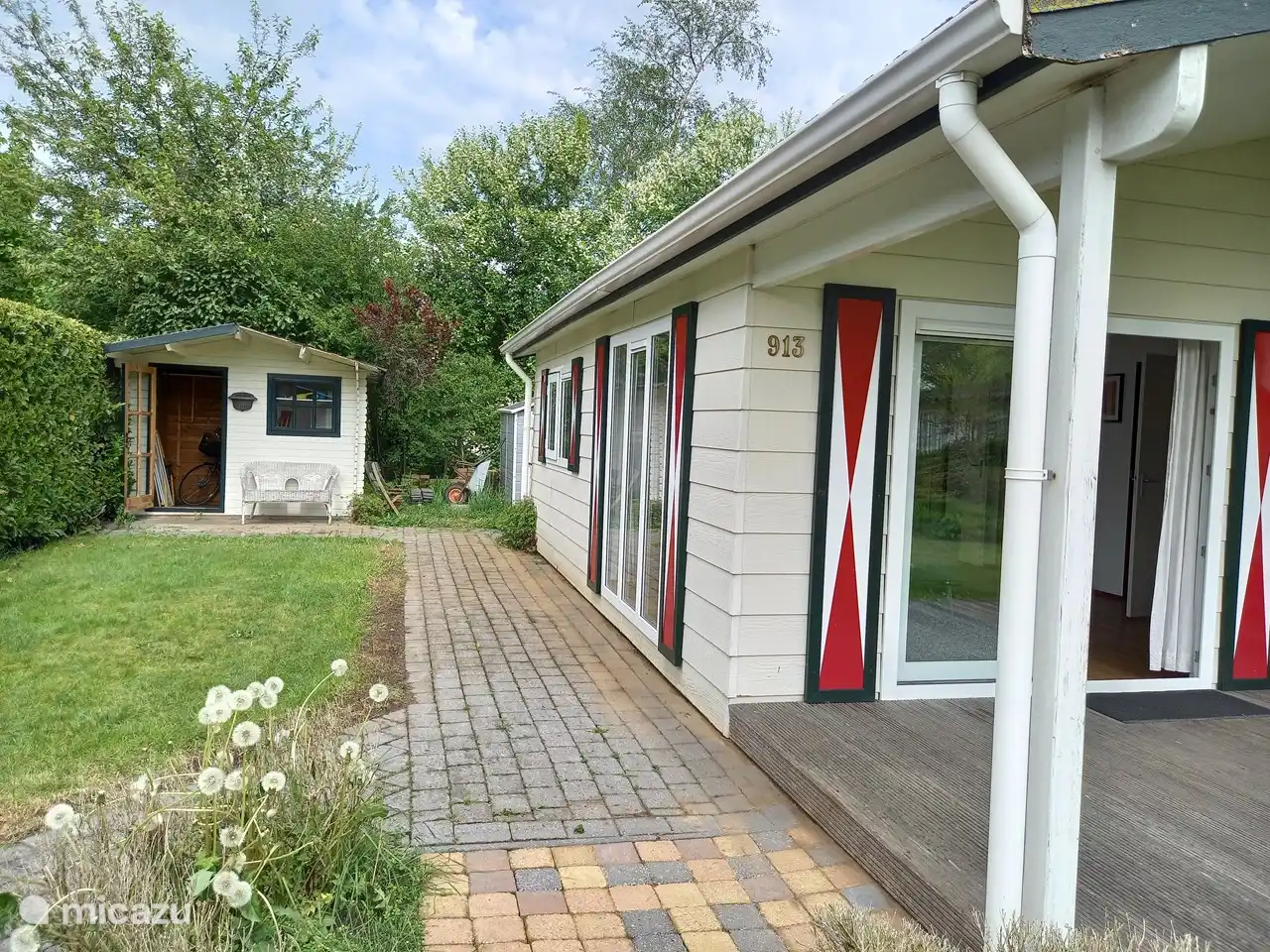 Seitengarten Westseite