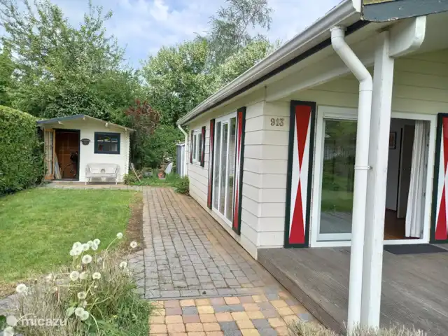 Chaletbos Veluwe vakantiewoning huren in Nederland, Gelderland, Voorthuizen - chalet zijtuin-westkant