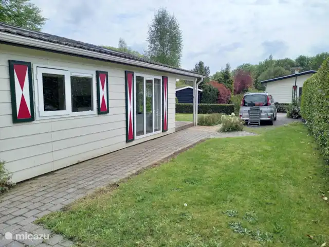 Chaletbos Veluwe vakantiewoning huren in Nederland, Gelderland, Voorthuizen - chalet zijtuin-westkant
