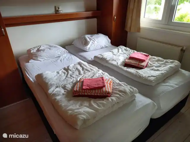 Chaletbos Veluwe vakantiewoning huren in Nederland, Gelderland, Voorthuizen - chalet slaapkamer-1