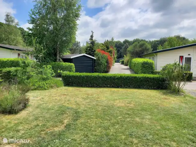 Chaletbos Veluwe vakantiewoning huren in Nederland, Gelderland, Voorthuizen - chalet uitzicht huiskamer