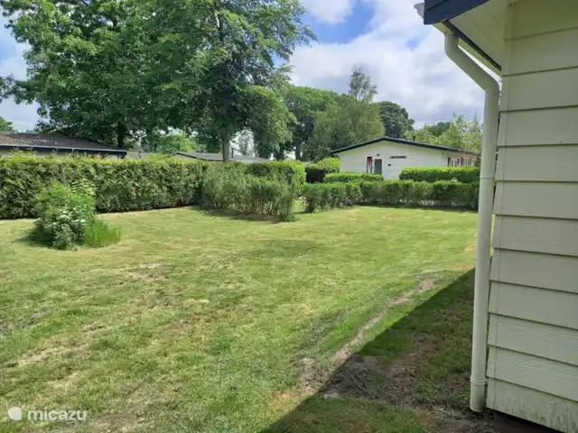 Chaletbos Veluwe vakantiewoning huren in Nederland, Gelderland, Voorthuizen - chalet zijtuin-oostkant