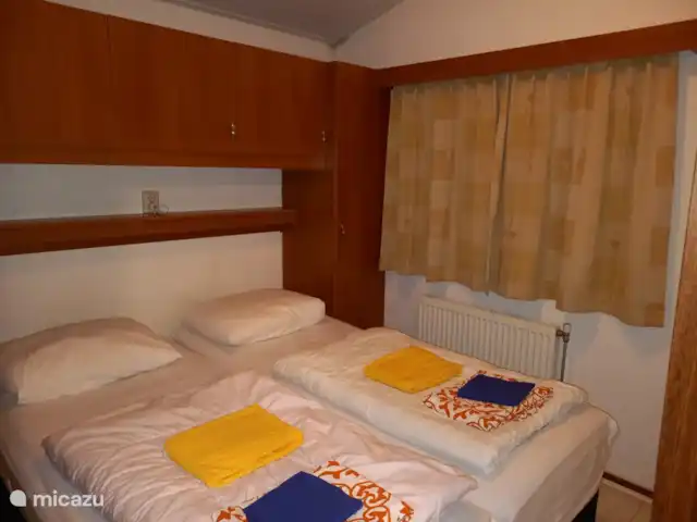 Chaletbos Veluwe vakantiewoning huren in Nederland, Gelderland, Voorthuizen - chalet slaapkamer-1