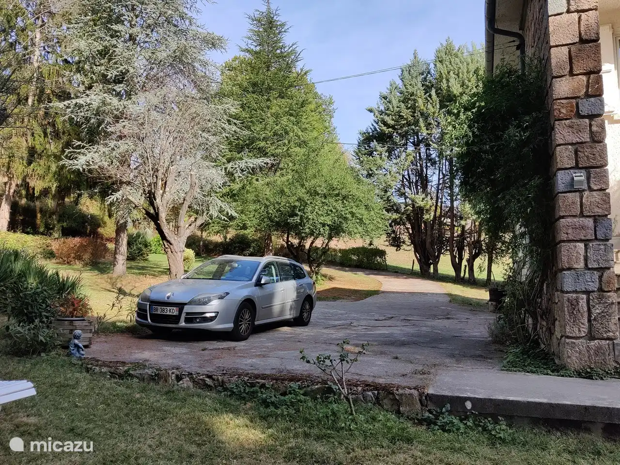 Right next to the house on our own property you have a parking space for your car