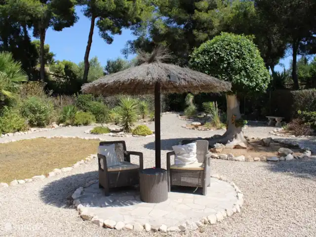 Villa Helios huren in Spanje, Costa Blanca, Moraira - villa Het is heerlijk toeven onder deze rieten parasol!