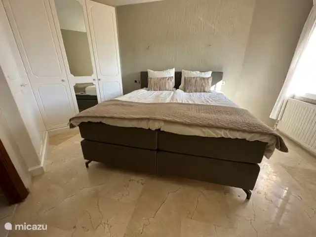 Villa Helios huren in Spanje, Costa Blanca, Moraira - villa Master bedroom met ruim 2 persoonsbed (1.80x2.10) en veel kastruimte.