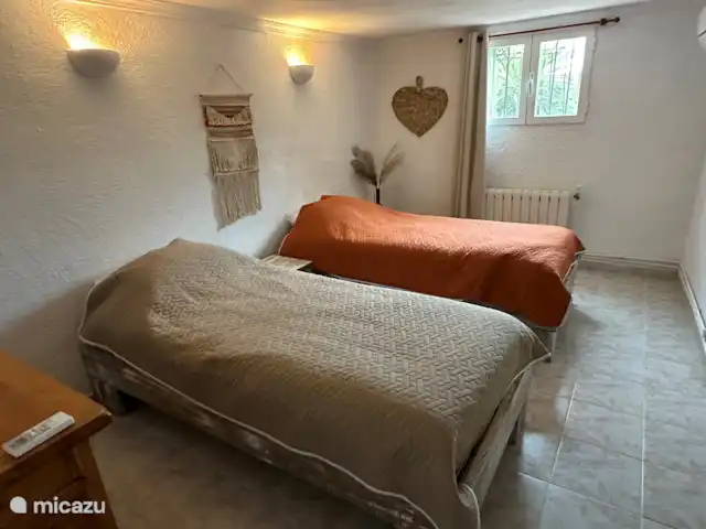 Villa Helios huren in Spanje, Costa Blanca, Moraira - villa Slaapkamer met 2 1-persoonsbedden in de benedenverdieping. Met grote inbouwkast