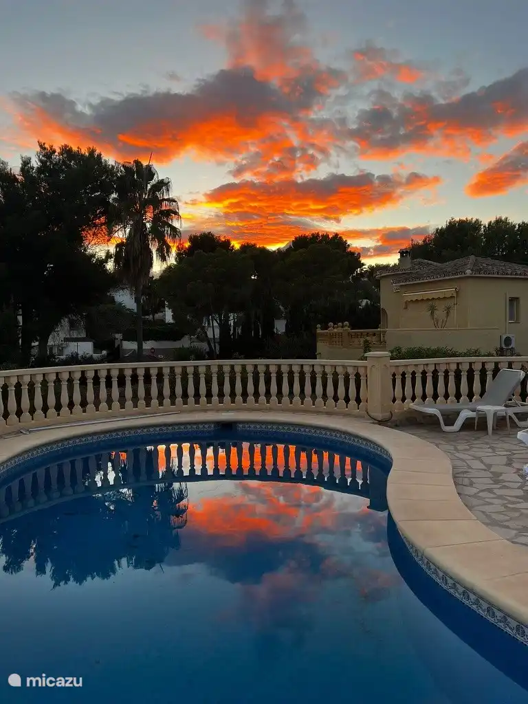 Sonnenuntergang von der Villa aus