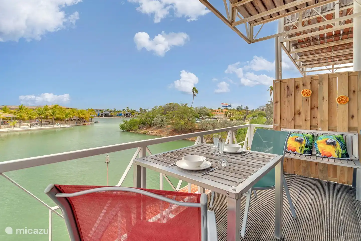 Balcón con vista al puerto deportivo