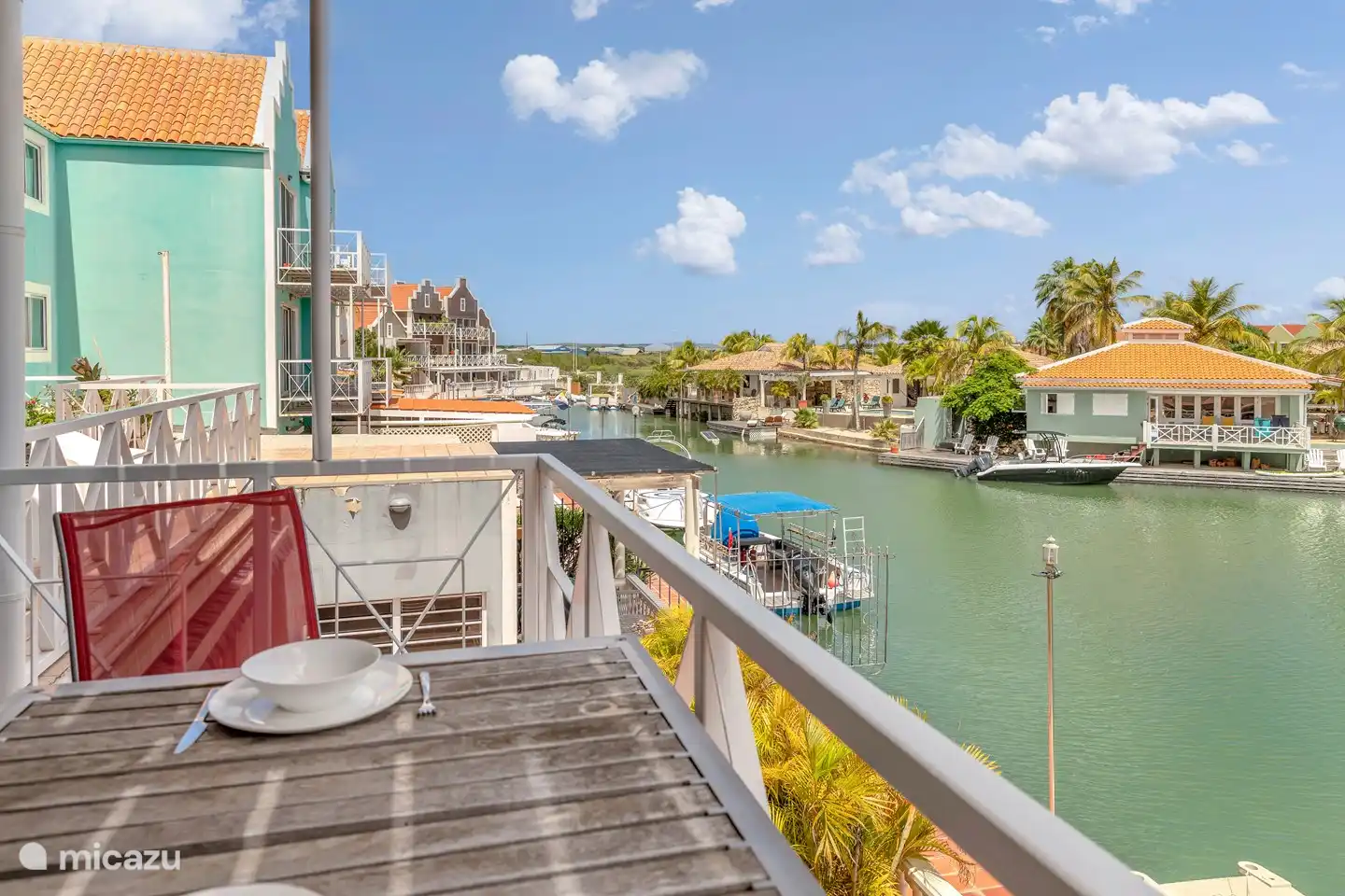 Balcón con vista al puerto deportivo