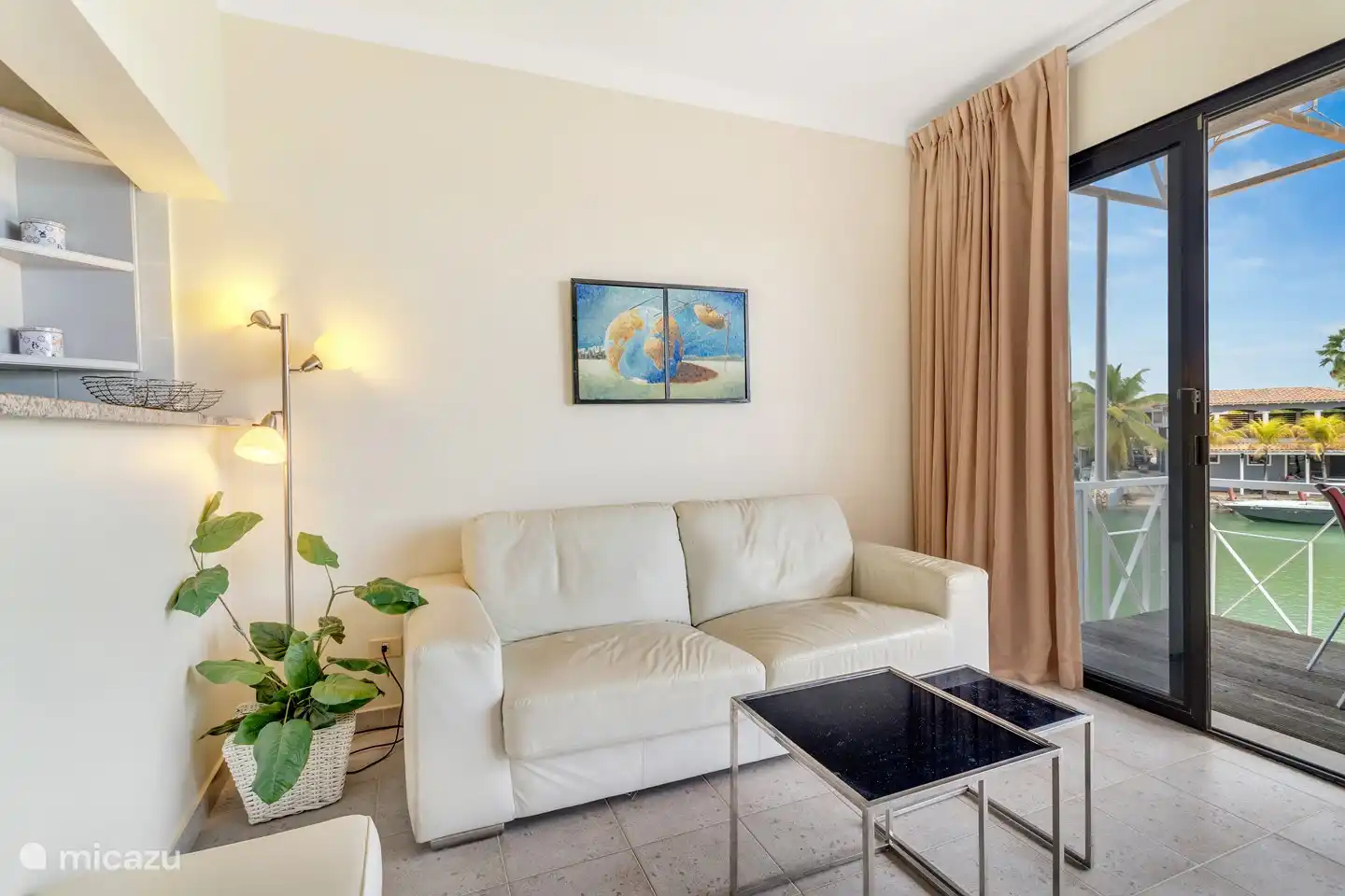 Salón con cómodo sofá