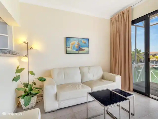 Caribbean Court | Harbor View | Bonaire, Bonaire, Kralendijk - appartement Salon avec canapé confortable