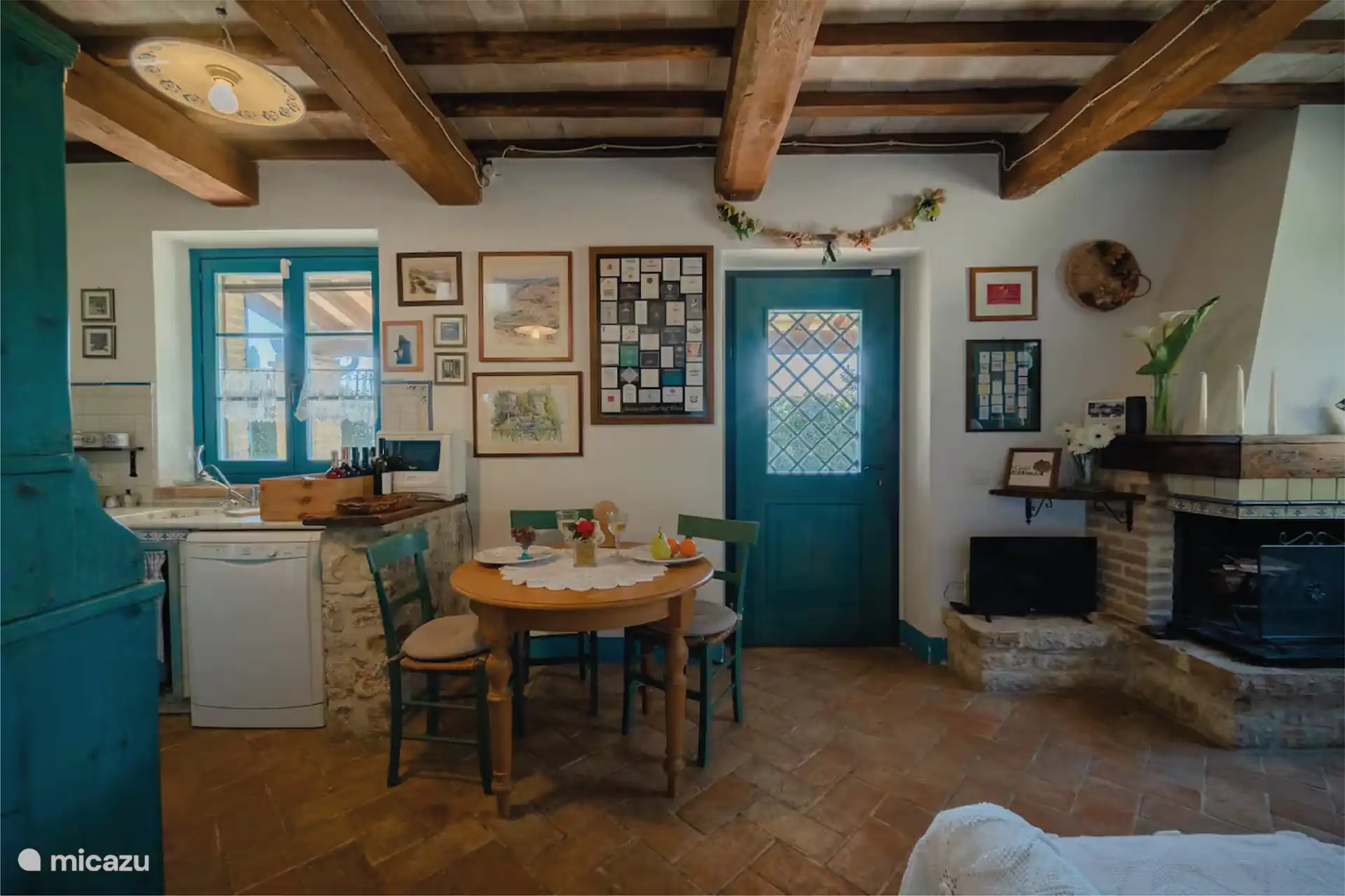 Salón-comedor con cocina.